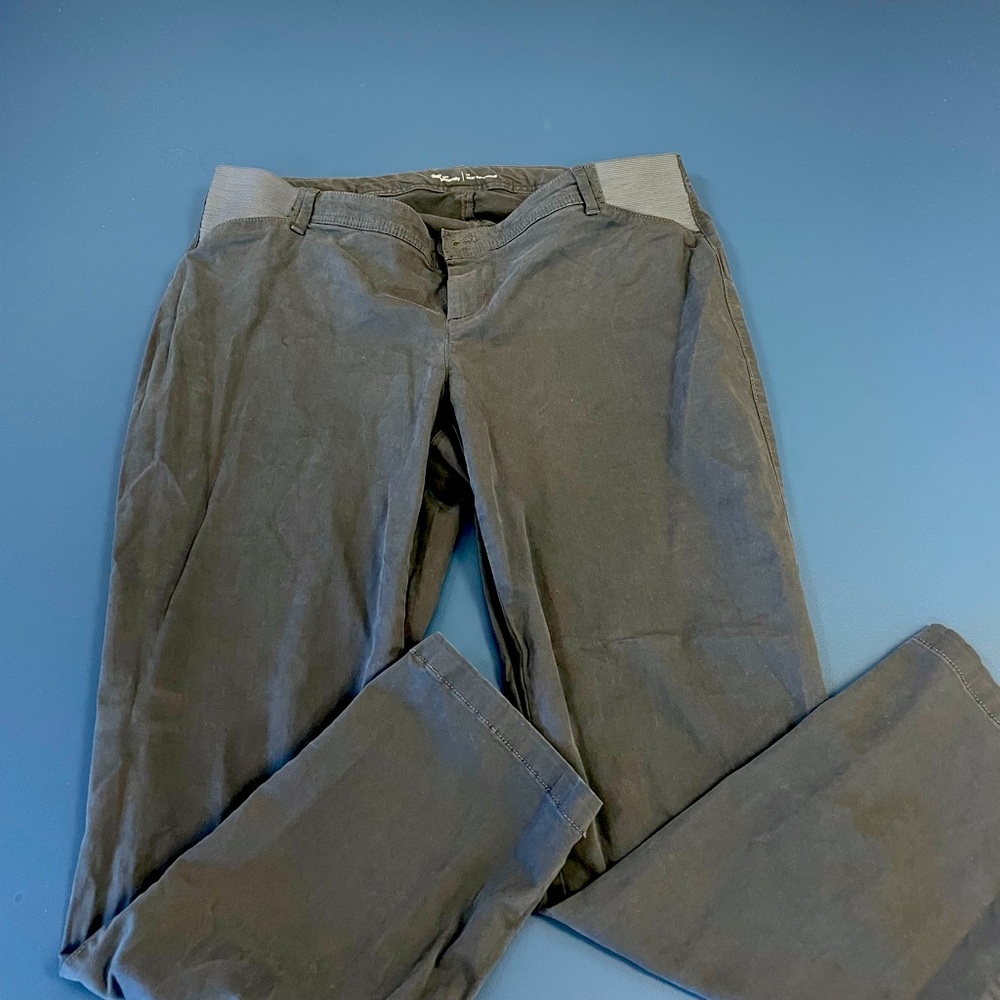 Black Gap Maternity pants never worn